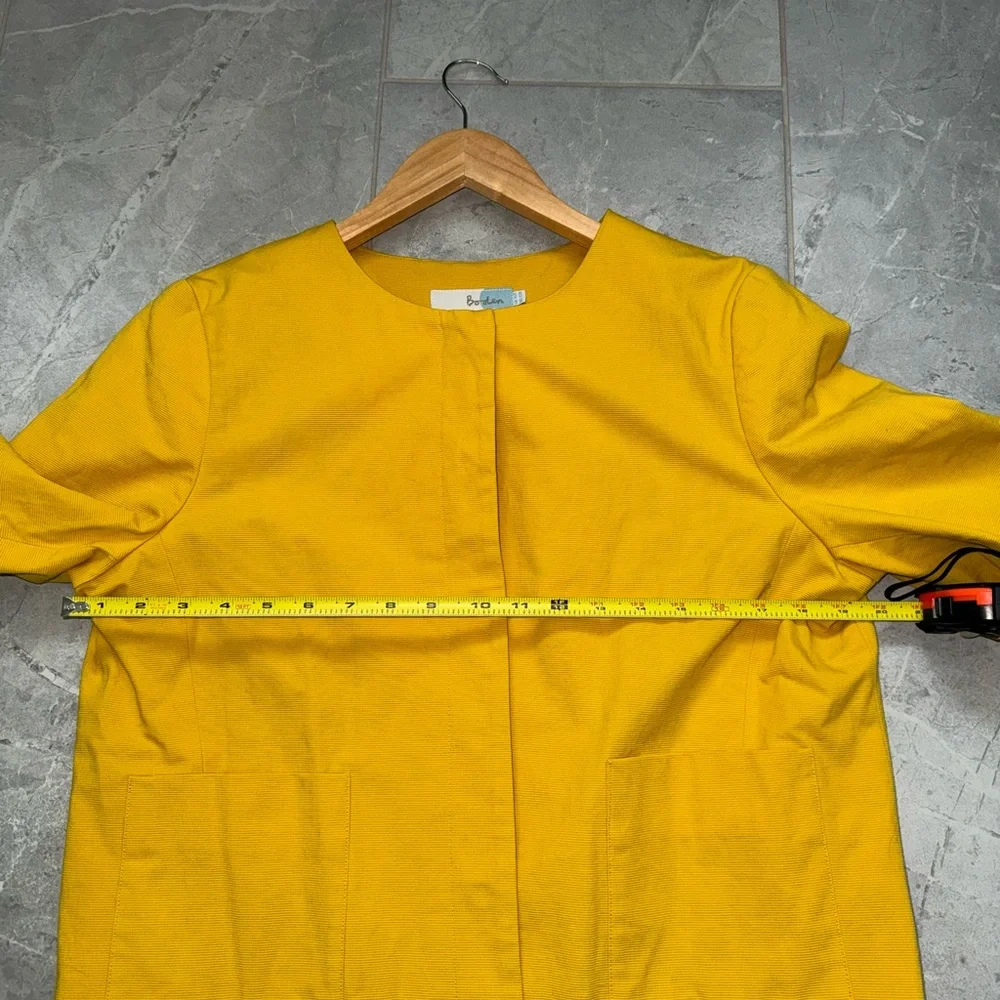 Boden spring collarless jacket. Deep pockets covered snaps. Mustard gold color - Picture 5 of 7